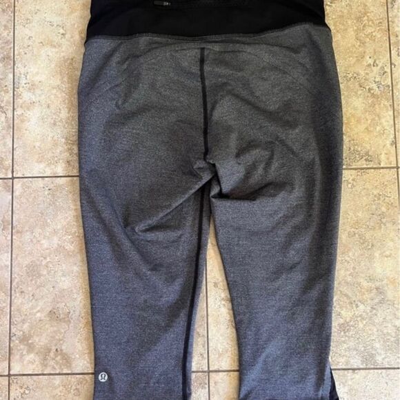 Lululemon Smooth Stride Crop Heathered Black / Black. - Picture 2 of 3